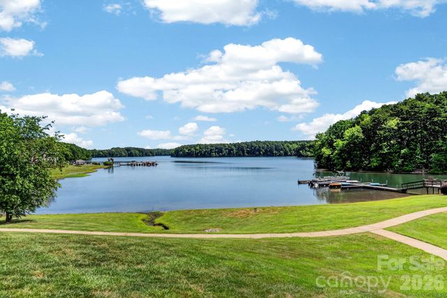 262 Harbour Place Drive 15, Davidson, NC 28036