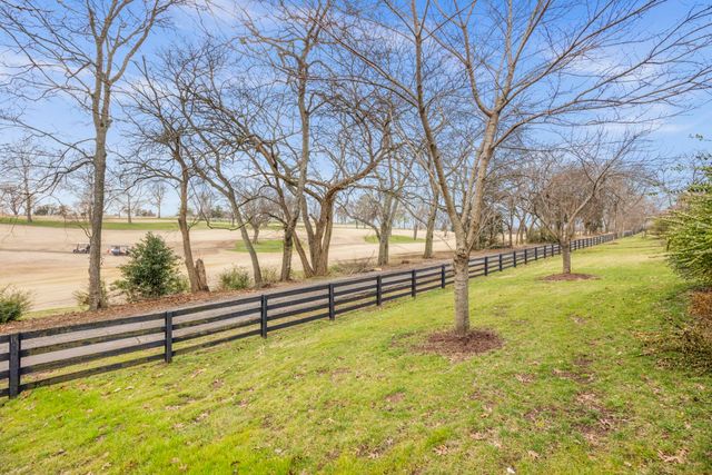 1001 Peck Pl, Hendersonville, TN 37075