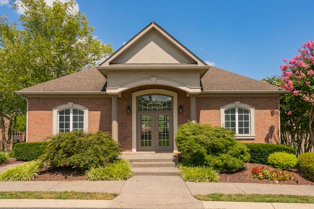 1001 Peck Pl, Hendersonville, TN 37075