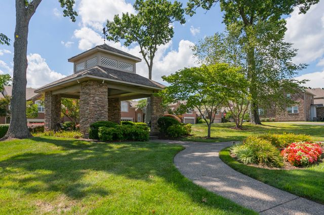 1001 Peck Pl, Hendersonville, TN 37075