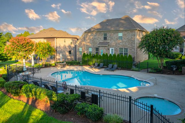 1001 Peck Pl, Hendersonville, TN 37075