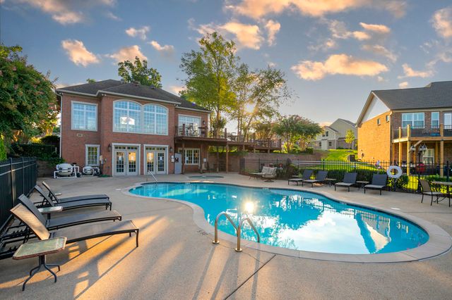 1001 Peck Pl, Hendersonville, TN 37075