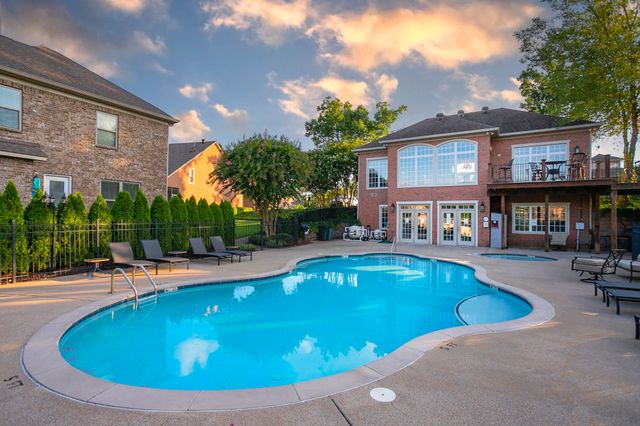 1001 Peck Pl, Hendersonville, TN 37075