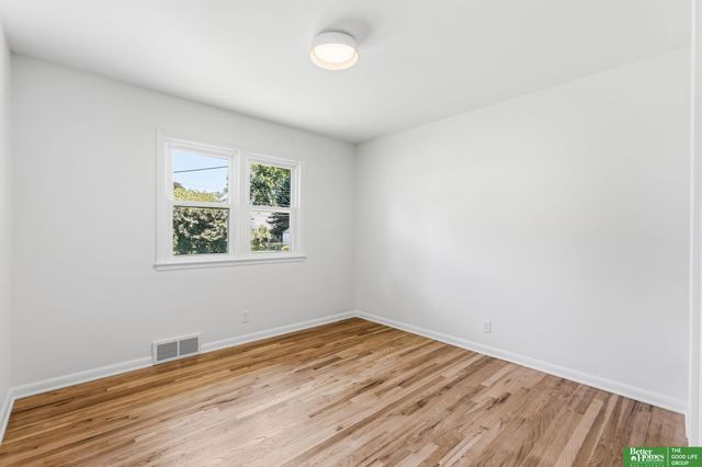 2605 S 87 Avenue, Omaha, NE 68114