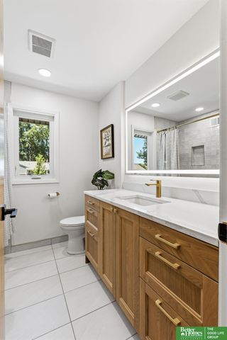 2605 S 87 Avenue, Omaha, NE 68114