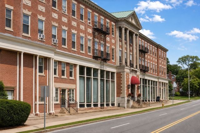 354 N Main St 306, Andover, MA 01810