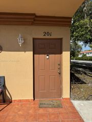 17346 NW 74th Avenue 201, Hialeah, FL 33015