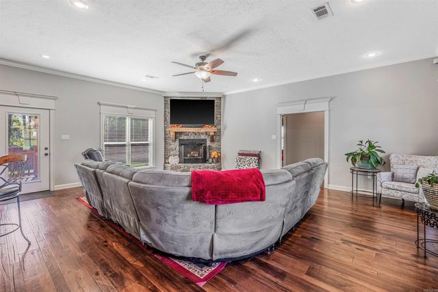 8 Winterberry Drive, Greenbrier, AR 72058