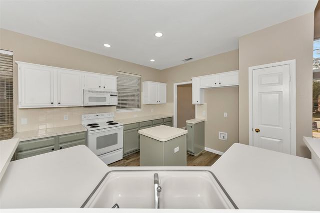 857 SUMMIT POINTE, Lewisville, TX 75077