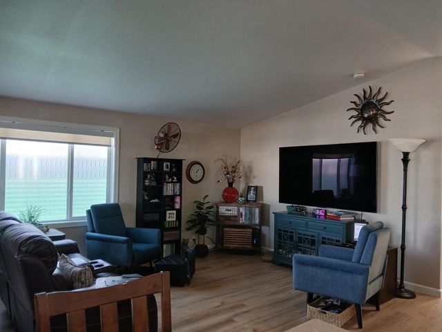 314 N Albert 42, Exeter, CA 93221