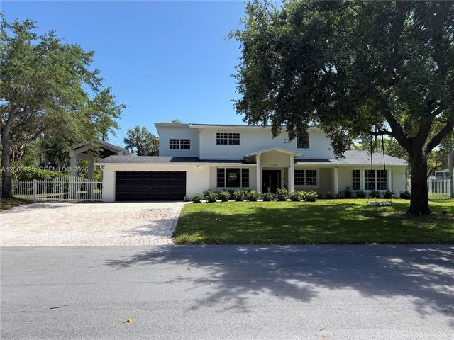 8320 SW 161st St, Palmetto Bay, FL 33157