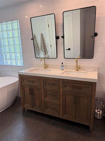 8320 SW 161st St, Palmetto Bay, FL 33157