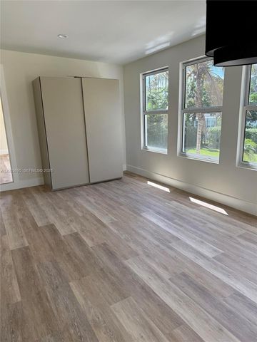 8320 SW 161st St, Palmetto Bay, FL 33157