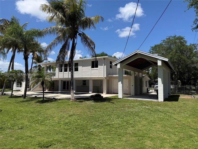 8320 SW 161st St, Palmetto Bay, FL 33157