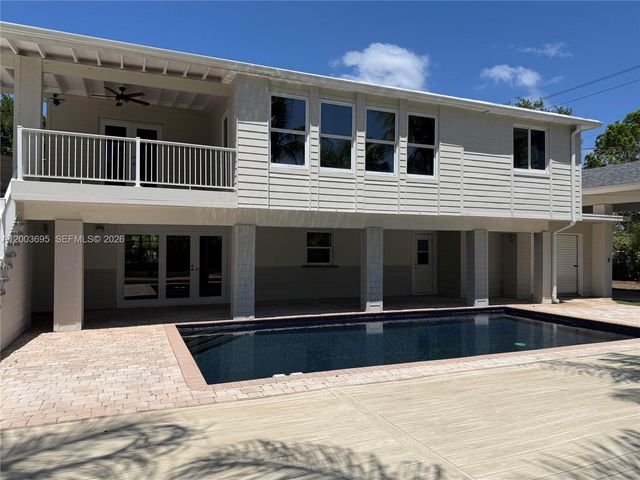 8320 SW 161st St, Palmetto Bay, FL 33157