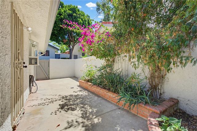 6818 Poppyview Drive, Oak Park, CA 91377