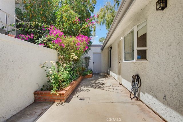 6818 Poppyview Drive, Oak Park, CA 91377
