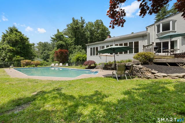 7 Nod Brook Drive, Simsbury, CT 06070