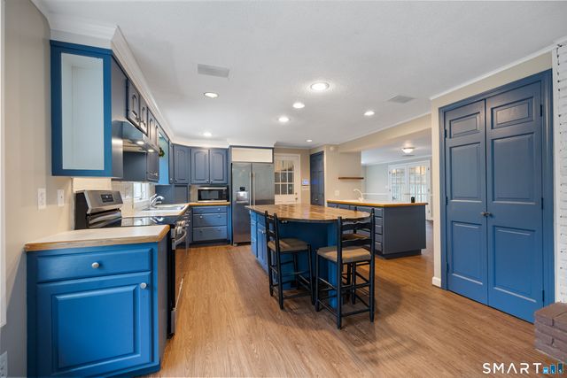 7 Nod Brook Drive, Simsbury, CT 06070