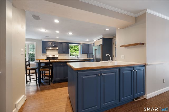 7 Nod Brook Drive, Simsbury, CT 06070