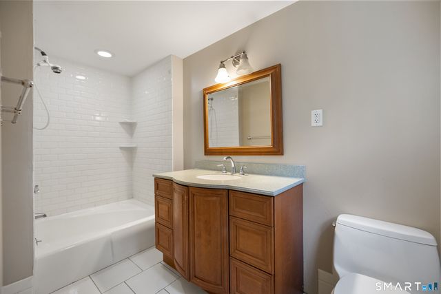 7 Nod Brook Drive, Simsbury, CT 06070