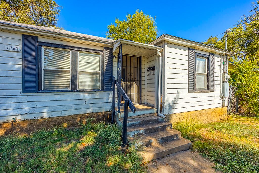1227 E Overton Road, Dallas, TX 75216