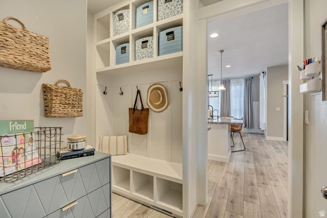 2479 S HONEYSUCKLE DR, Saratoga Springs, UT 84045