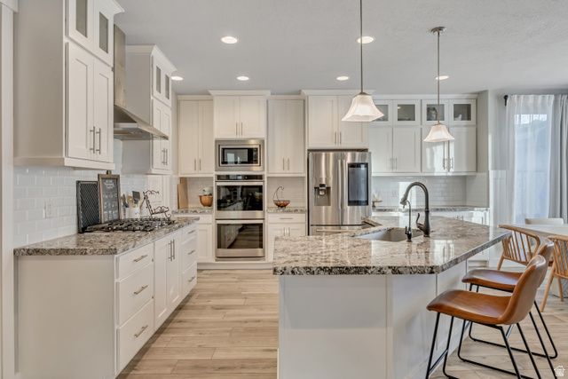 2479 S HONEYSUCKLE DR, Saratoga Springs, UT 84045