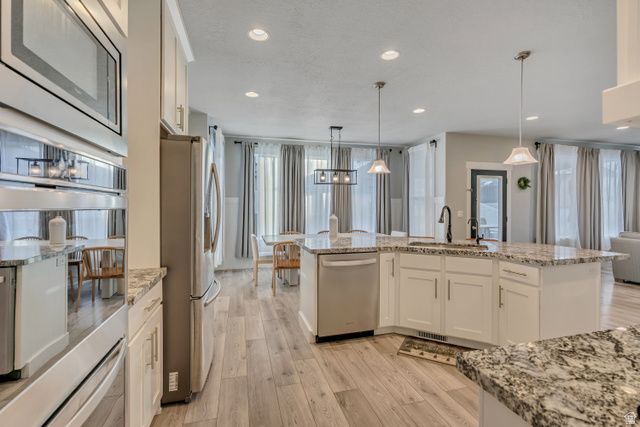 2479 S HONEYSUCKLE DR, Saratoga Springs, UT 84045