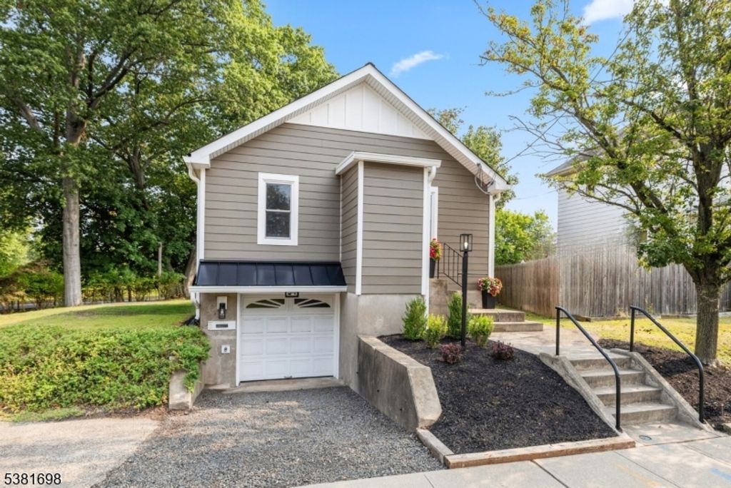 15 Lackawanna Ave, Woodland Park, NJ 07424
