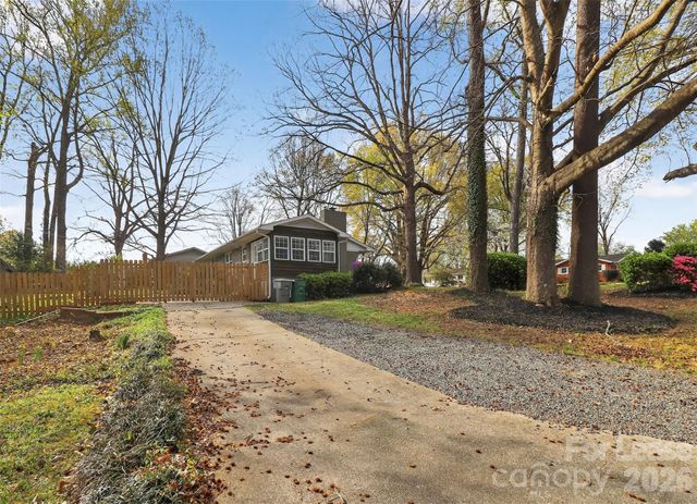 3801 Sudbury Road, Charlotte, NC 28205