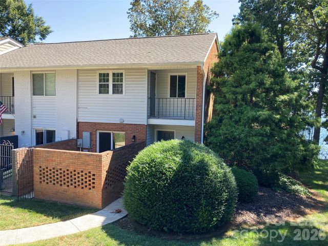 7942 Westcape Drive, Denver, NC 28037