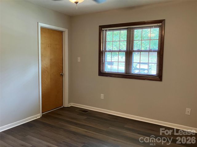 7942 Westcape Drive, Denver, NC 28037