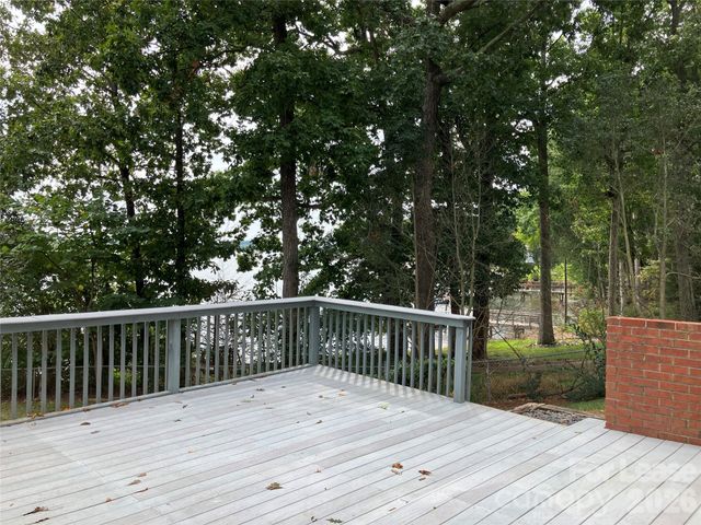 7942 Westcape Drive, Denver, NC 28037