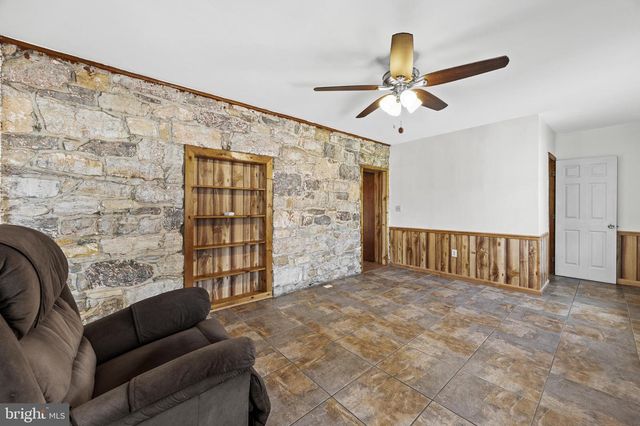 4071 KABLETOWN RD, Charles Town, WV 25414