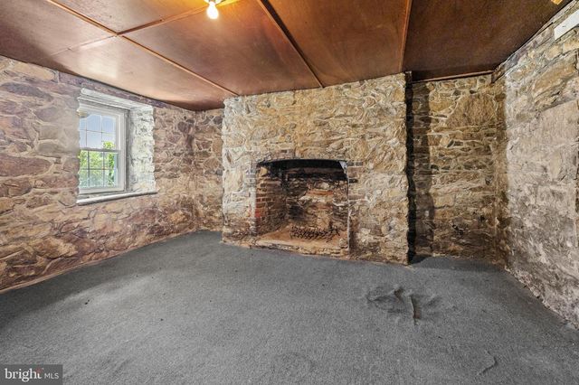 4071 KABLETOWN RD, Charles Town, WV 25414