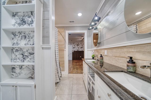 400 N Lake St., Waskom, TX 75692