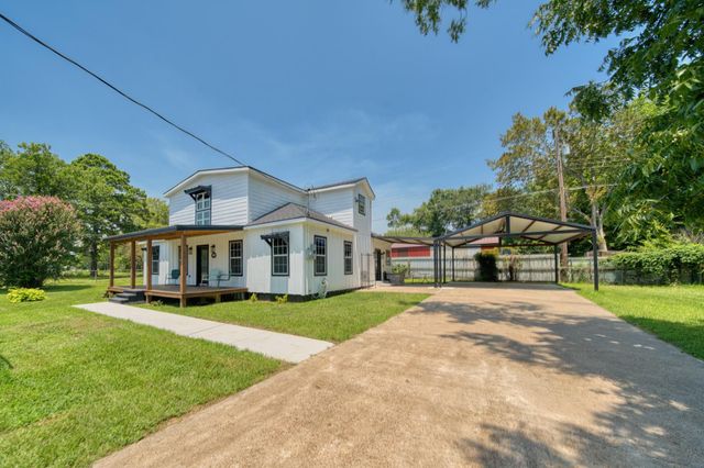 400 N Lake St., Waskom, TX 75692