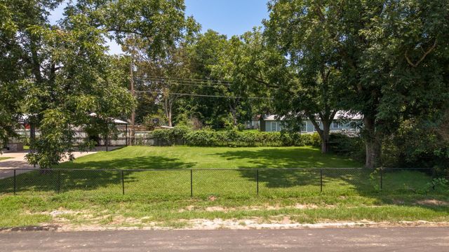 400 N Lake St., Waskom, TX 75692