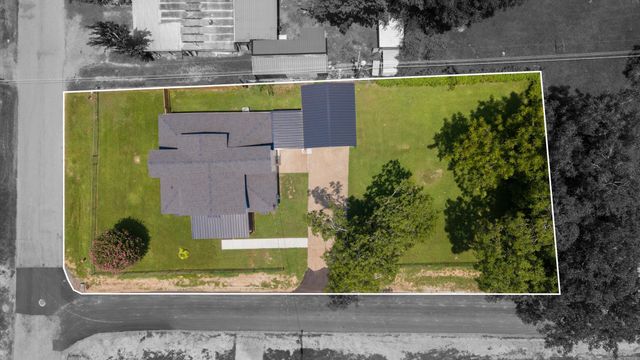 400 N Lake St., Waskom, TX 75692
