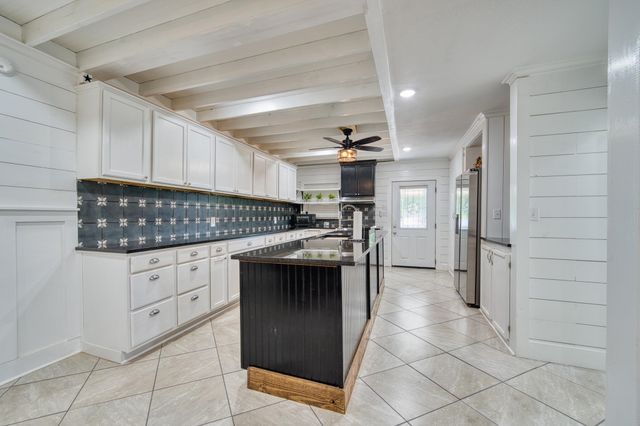 400 N Lake St., Waskom, TX 75692
