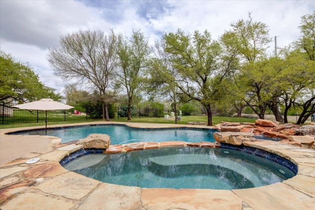 10242 Brangus RD, Driftwood, TX 78619