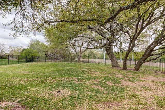 10242 Brangus RD, Driftwood, TX 78619