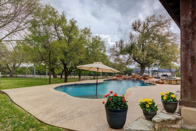 10242 Brangus RD, Driftwood, TX 78619