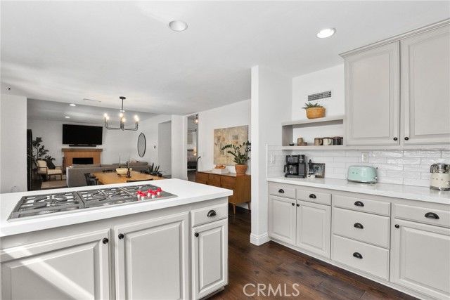 23546 Community, West Hills (los Angeles), CA 91304