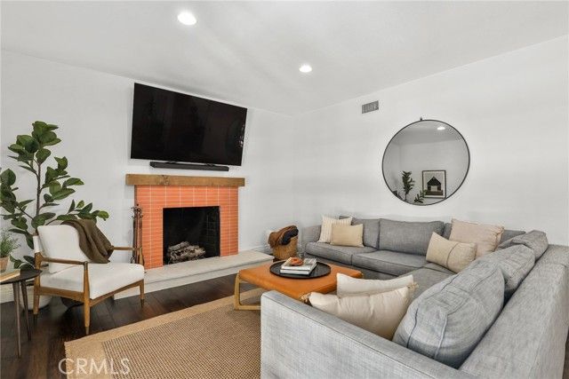 23546 Community, West Hills (los Angeles), CA 91304