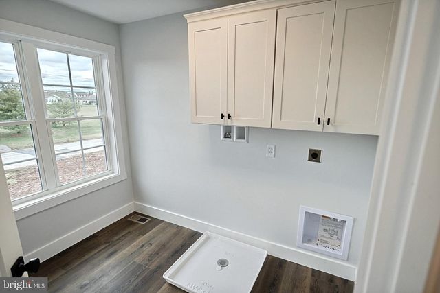 1983 HIGH ST, York, PA 17408