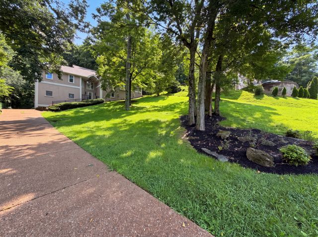 7030 Willowick Dr, Brentwood, TN 37027