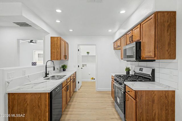 6399 S Sunrise Valley Drive, Tucson, AZ 85706
