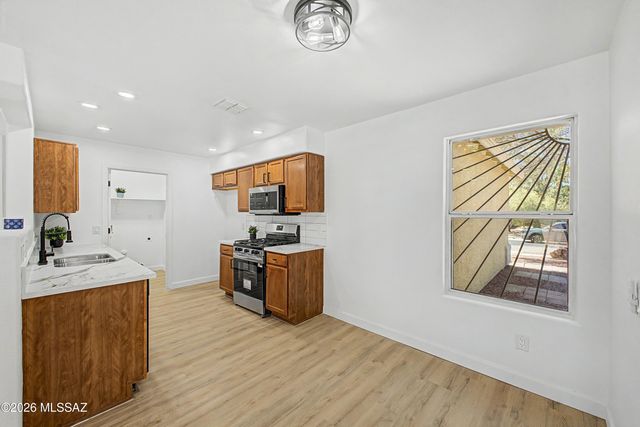 6399 S Sunrise Valley Drive, Tucson, AZ 85706
